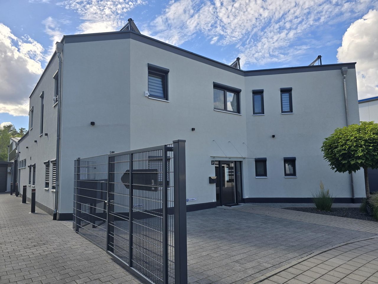 Firmengebäude von BG Befestigungstechnik in Röthenbach an der Pegnitz